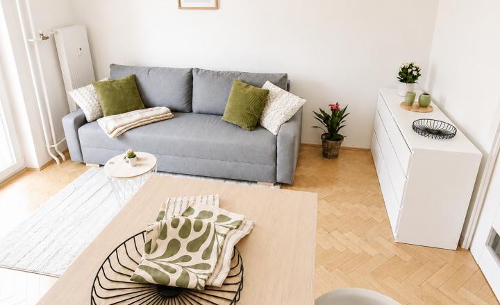 NA PREDAJ- KOMPLETNE ZREKONŠTRUOVANÝ - MODERNÝ 1- IZBOVÝ BYT S ODDELENOU SPÁĽŇOU A BALKÓNOM- BRATISLAVA- NOVÉ MESTO- ČSL PARAŠUTISTOV  - fotografia 3