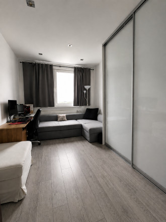 NA PREDAJ – PRIESTRANNÝ 3-IZBOVÝ BYT – 69 m² + LODŽIA – KLIMATIZÁCIA – BUDATÍNSKA – PETRŽALKA - fotografia 10