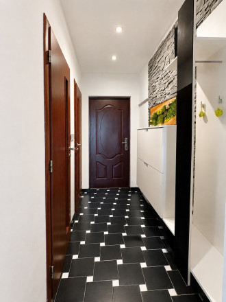 NA PREDAJ – PRIESTRANNÝ 3-IZBOVÝ BYT – 69 m² + LODŽIA – KLIMATIZÁCIA – BUDATÍNSKA – PETRŽALKA - fotografia 11