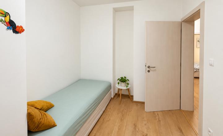 BE.LIVE COMPANY- NA PRENÁJOM- 3-IZBOVÝ BYT- TERASA- PARKOVACIE STÁTIE- LANGSFELDOVA ULICA- STARÉ MESTO- BRATISLAVA - fotografia 8