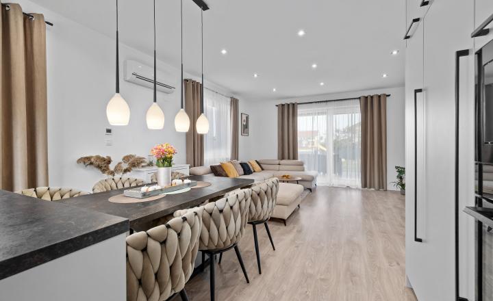 BE.LIVE COMPANY | PREDAJ | 4-IZBOVÝ RODINNÝ DOM S VEĽKOU GARÁŽOU | 704 m² POZEMOK | KVETOSLAVOV – NOVÁ TULIPA - fotografia 4