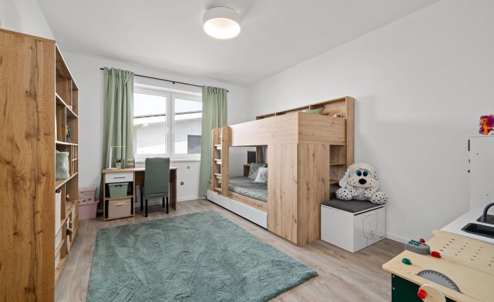 BE.LIVE COMPANY | PREDAJ | 4-IZBOVÝ RODINNÝ DOM S VEĽKOU GARÁŽOU | 704 m² POZEMOK | KVETOSLAVOV – NOVÁ TULIPA - fotografia 10