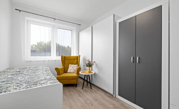BE.LIVE COMPANY | PREDAJ | 4-IZBOVÝ RODINNÝ DOM S VEĽKOU GARÁŽOU | 704 m² POZEMOK | KVETOSLAVOV – NOVÁ TULIPA - fotografia 11