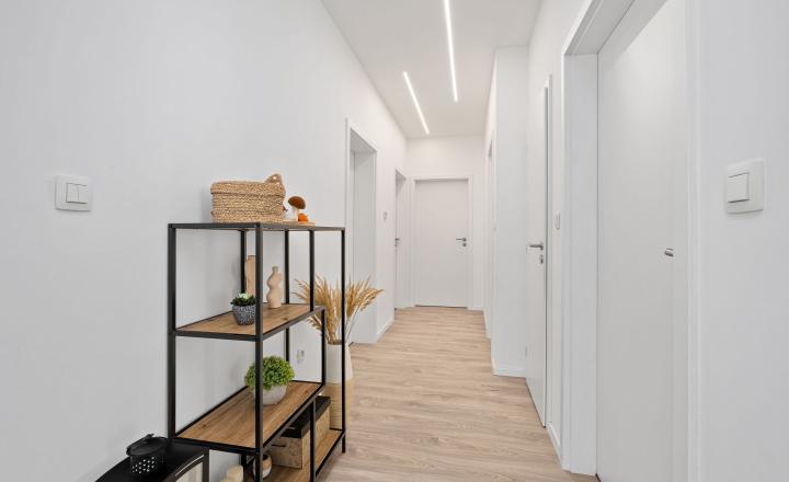 BE.LIVE COMPANY | PREDAJ | 4-IZBOVÝ RODINNÝ DOM S VEĽKOU GARÁŽOU | 704 m² POZEMOK | KVETOSLAVOV – NOVÁ TULIPA - fotografia 12