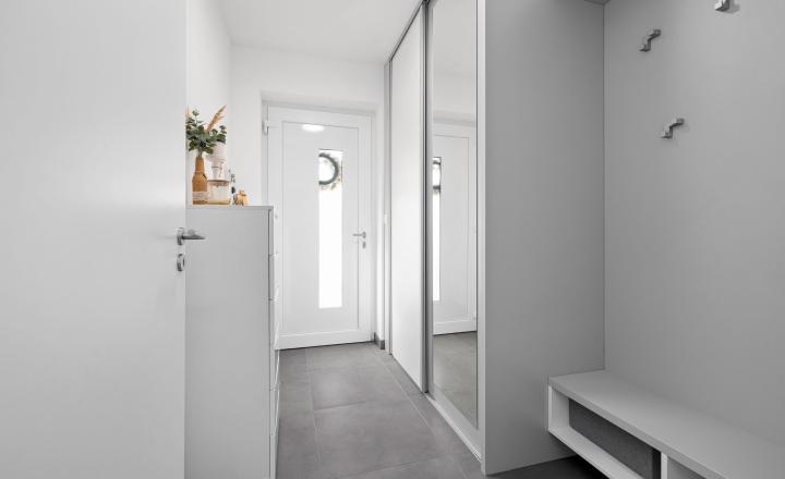 BE.LIVE COMPANY | PREDAJ | 4-IZBOVÝ RODINNÝ DOM S VEĽKOU GARÁŽOU | 704 m² POZEMOK | KVETOSLAVOV – NOVÁ TULIPA - fotografia 13