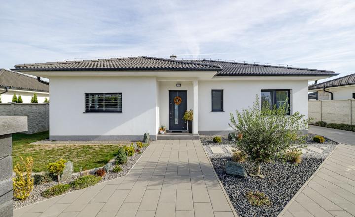 BE.LIVE COMPANY | PREDAJ | 4-IZBOVÝ RODINNÝ DOM S VEĽKOU GARÁŽOU | 704 m² POZEMOK | KVETOSLAVOV – NOVÁ TULIPA - fotografia 18