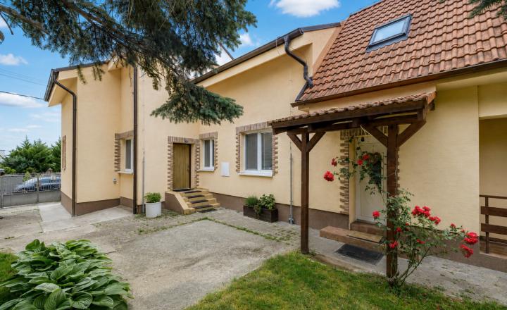 BE.LIVE COMPANY– NA PREDAJ– RODINNÝ DOM S DVOMA OBYTNÝMI ČASŤAMI S VLASTNÝCH VCHODOM– ZÁHORSKÁ BYSTRICA– DONSKÁ ULICA - fotografia 33
