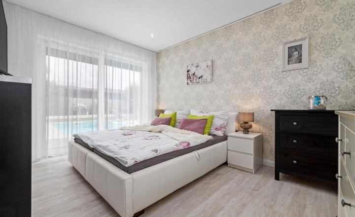 BE.LIVE COMPANY- NA PREDAJ- NÁDHERNÝ- 4-IZBOVÝ- BUNGALOV- BAZÉN- GARÁŽ- ZÁHRADNÍCKA ULICA- HRUBÁ BORŠA - fotografia 14