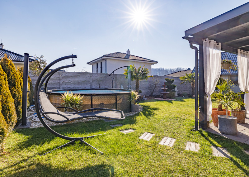 PREDANÉ- 4-IZBOVÝ BUNGALOV- POZEMOK 600m²-HAMULIAKOVO