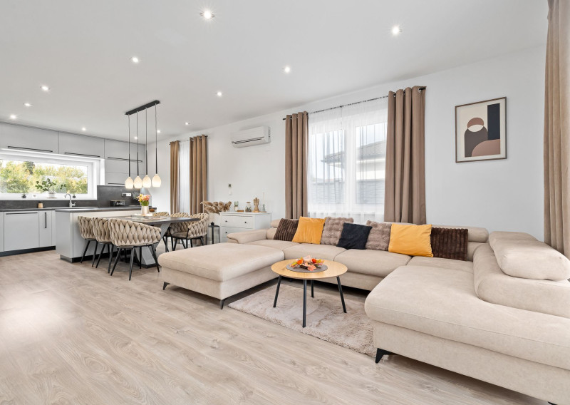 BE.LIVE COMPANY | PREDAJ | 4-IZBOVÝ RODINNÝ DOM S VEĽKOU GARÁŽOU | 704 m² POZEMOK | KVETOSLAVOV – NOVÁ TULIPA