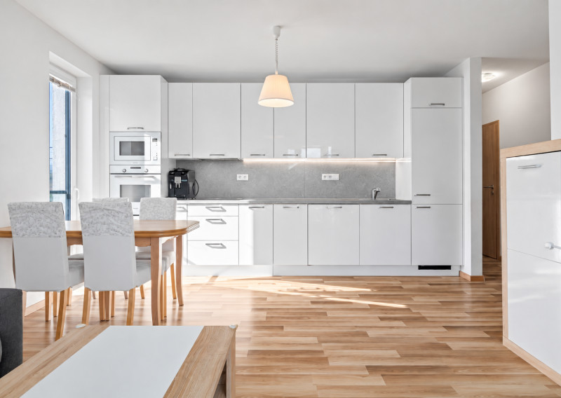 BE.LIVE COMPANY- PREDAJ - SVETLÝ 3-IZBOVÝ BYT S DVOMA BALKÓNMI A PARKOVANÍM – NA PIESKU, RUŽINOV